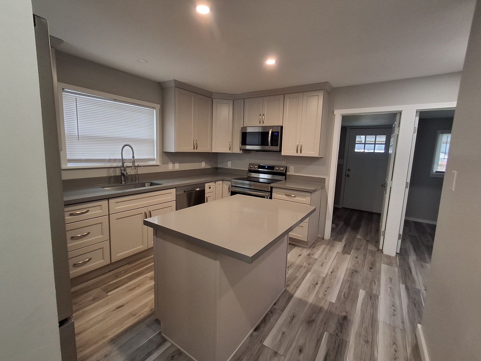 JCR Construction — kitchen remodel with quartz island, Everett WA